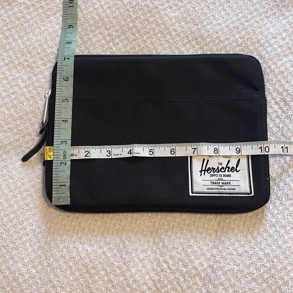 Herschel Tablet Ipad Accessories Case Black with‎ White Trim 7 x 10 - Picture 8 of 8